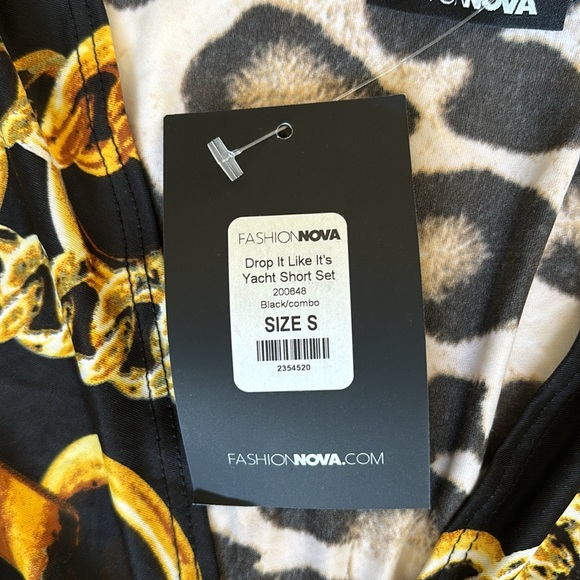 NWT Drop it like it’s yacht duster, missing the shorts, size small - Picture 3 of 4